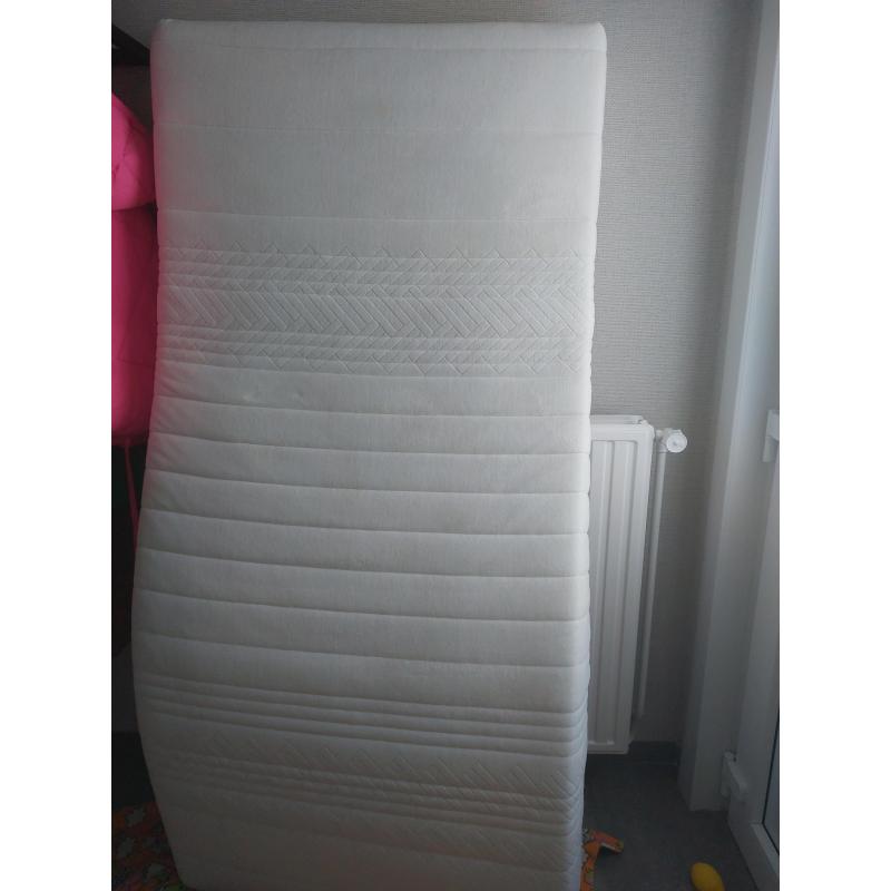 Matras 90x200 met afneembare hoes om uit te wassent