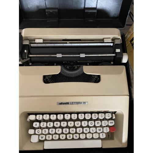 Typemachine olivetti lettera 35