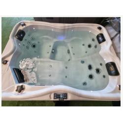 3 persoons jacuzzi nieuwste model VANDAAG NOG BEZORGD! ️