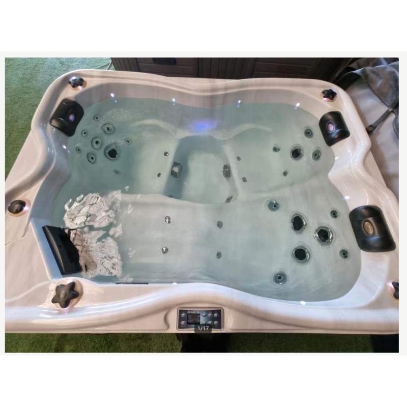 3 persoons jacuzzi nieuwste model VANDAAG NOG BEZORGD! ️