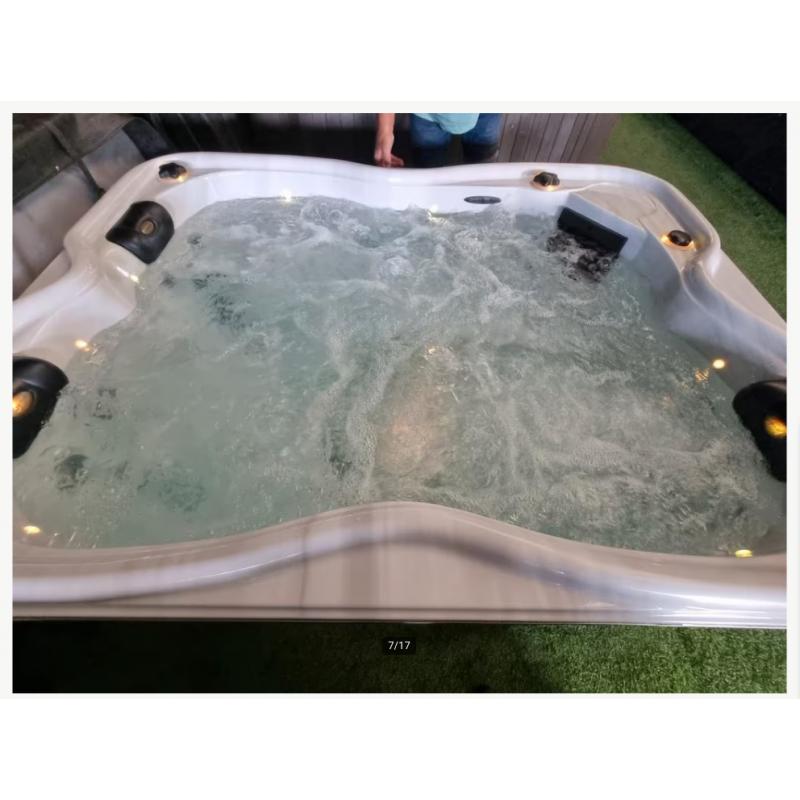 3 persoons jacuzzi nieuwste model VANDAAG NOG BEZORGD! ️