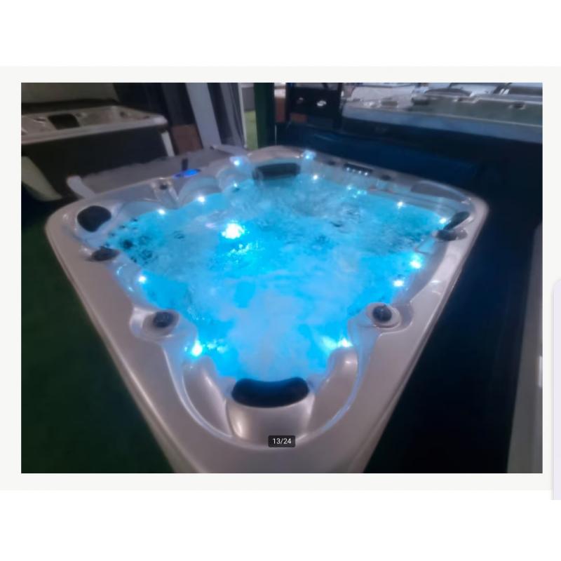 Nieuwste balboa jacuzzi!!GROOTSTE SHOWROOM VAN NEDERLAND !!