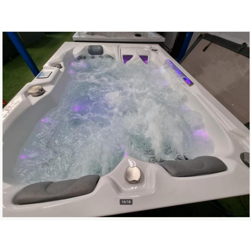 ‼️GIGANTISCHE massage spa‼️160x225x94‼️3 persoons spa